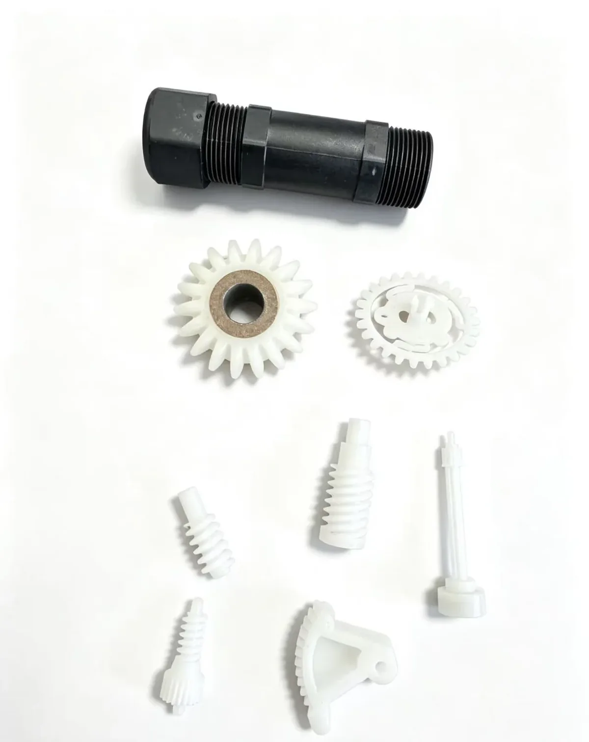 Small plastic gears and cylindrical molded components